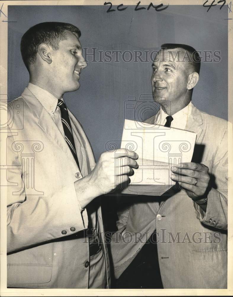 1966 Press Photo Basketball Player Howard Thompson Signs with Georgia Tech- Historic Images