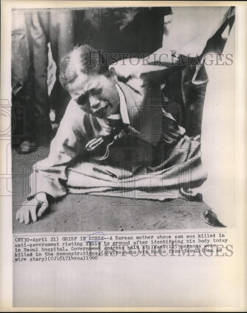 1960 Press Photo Korean mother grieves for slain son during Seoul demonstrations