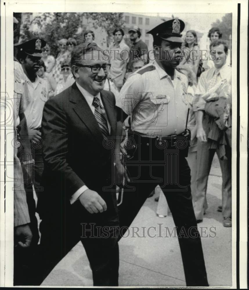 1974 Press Photo Henry Kissinger surrounded by security - nod06279- Historic Images