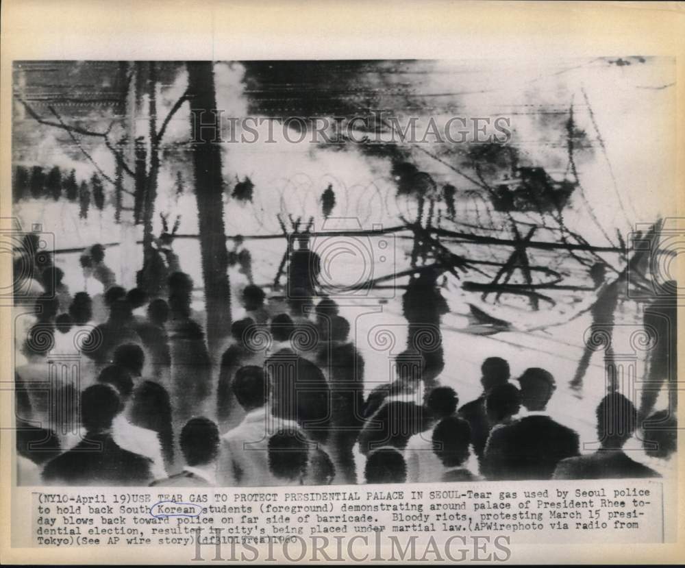 1960 Press Photo Seoul Police Use Tear Gas to Protect Presidential Palace