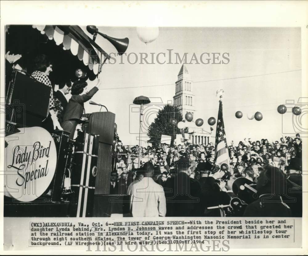 1964 Press Photo Pres. &amp; Mrs. Lyndon B. Johnson greet supporters in W. Virginia- Historic Images