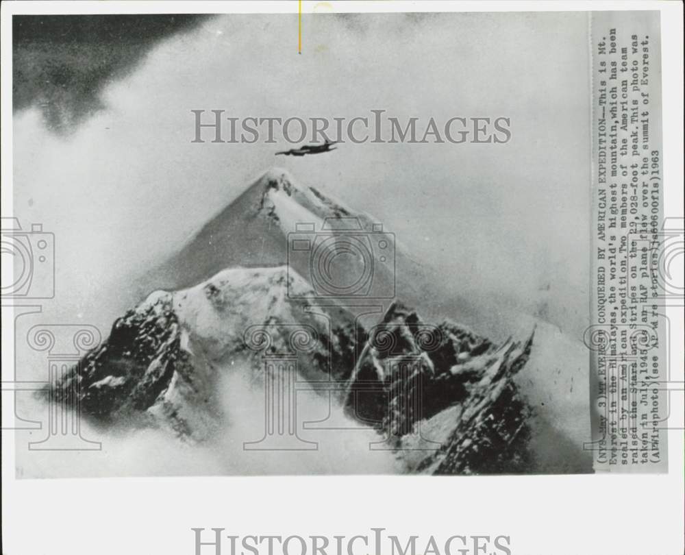 1945 Press Photo RAF plane flies over the summit of Mt. Everest in the Himalayas- Historic Images