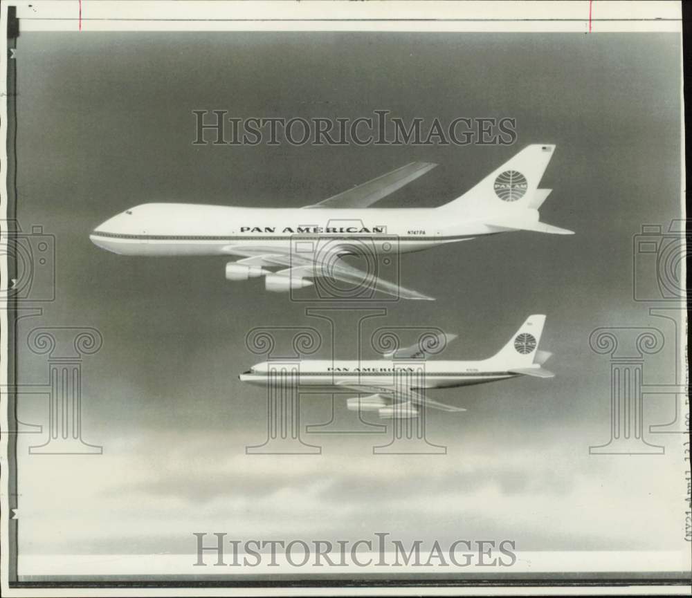 1966 Press Photo Scale model of Boeing 707 plane compared with the new 747- Historic Images