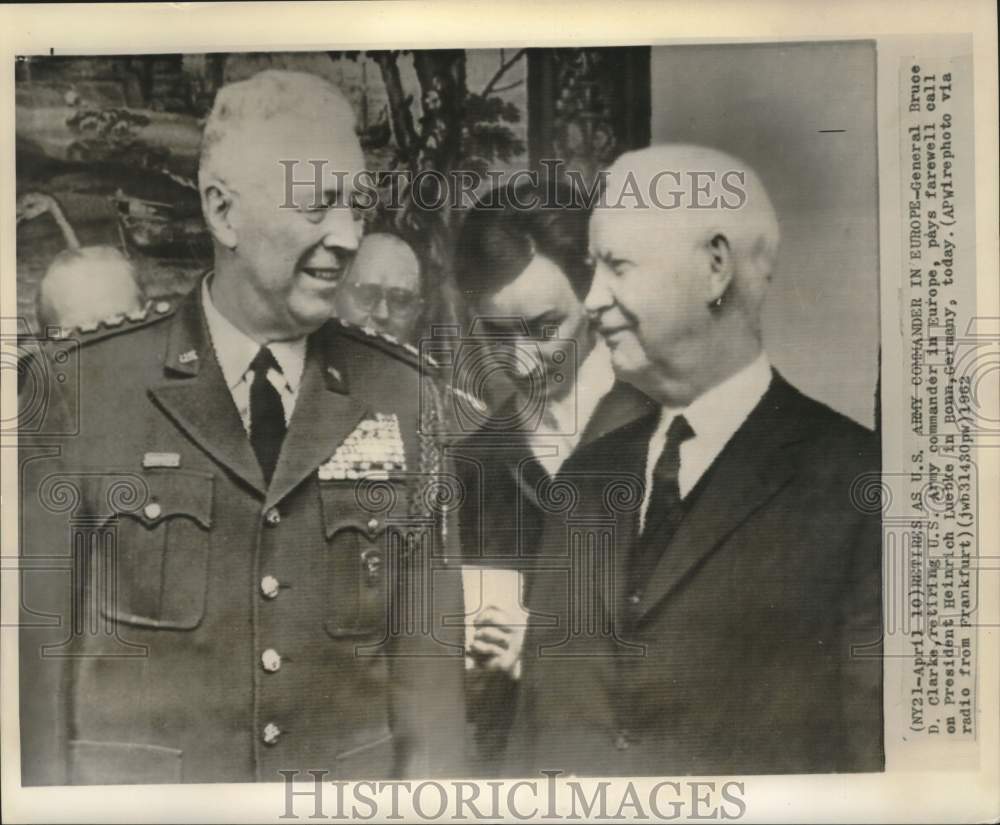 1962 Press Photo Retiring General Bruce Clarke visits President Luebke in Bonn