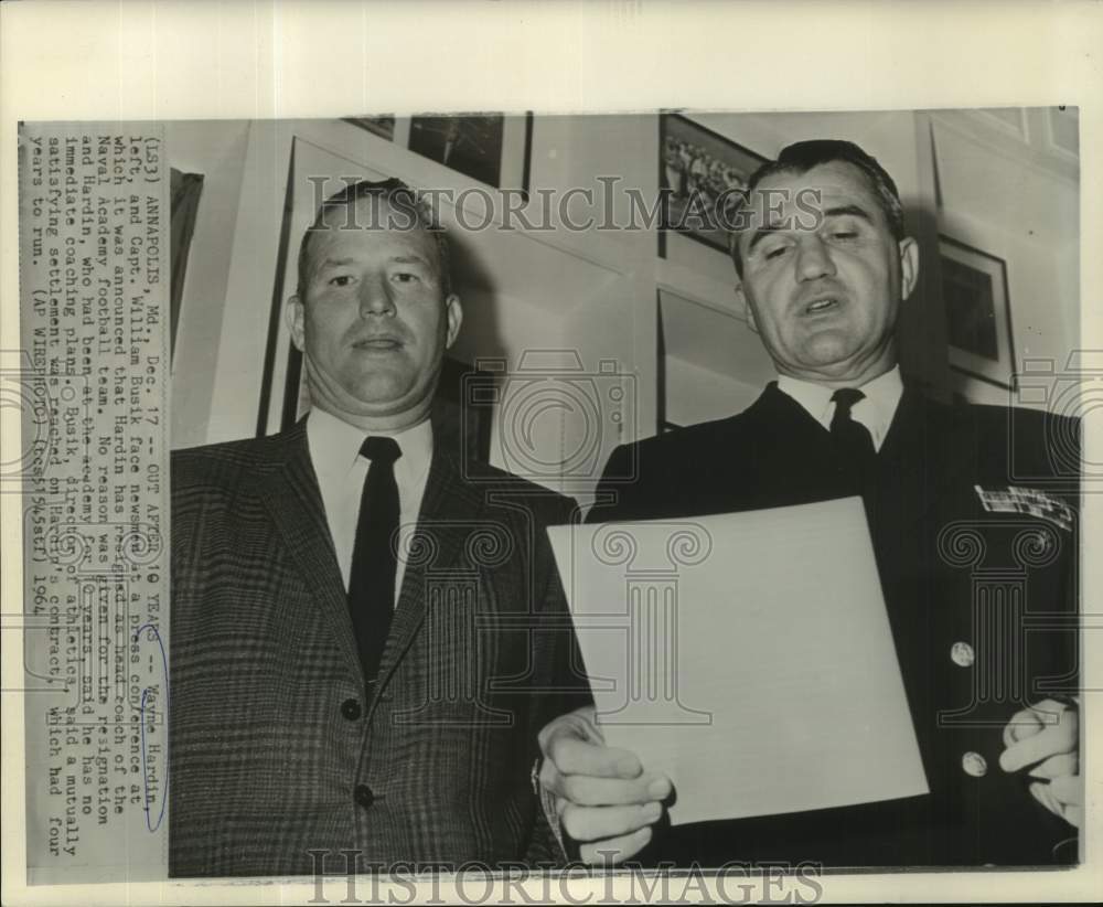 1964 Press Photo Wayne Hardin and Captain William Busik at press conference- Historic Images