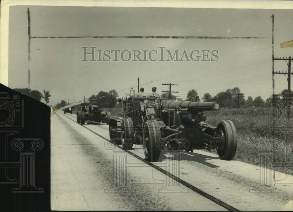 Press Photo United States Army set out for maneuvers - nom03795