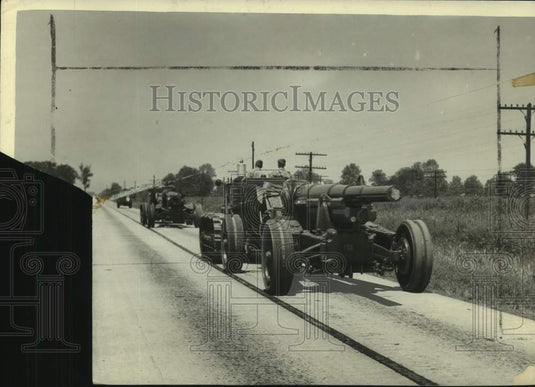 Press Photo United States Army set out for maneuvers - nom03795