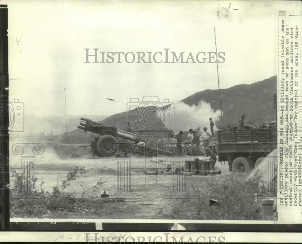 1972 Press Photo Artillery round rips the air toward Bong Son - nom05152- Historic Images