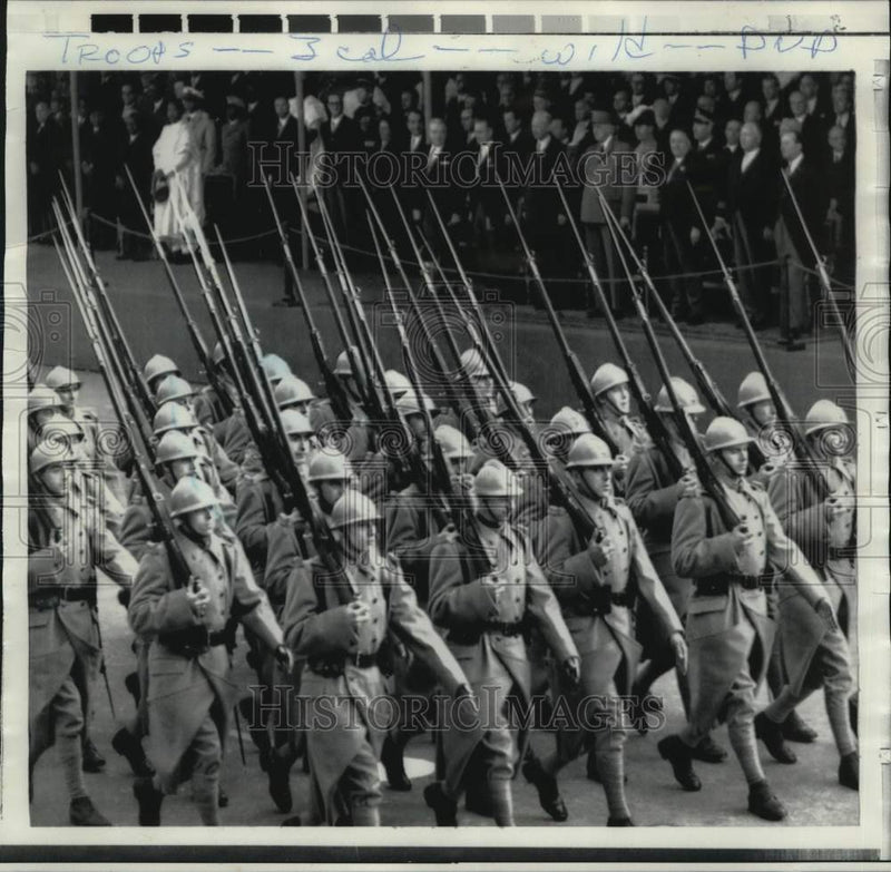 Load image into Gallery viewer, 1968 Press Photo French President Charles de Gaulle watches Soldiers in Review
