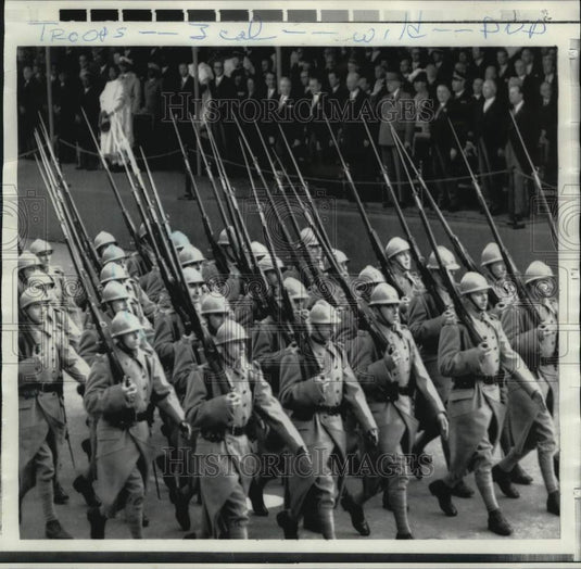 1968 Press Photo French President Charles de Gaulle watches Soldiers in Review