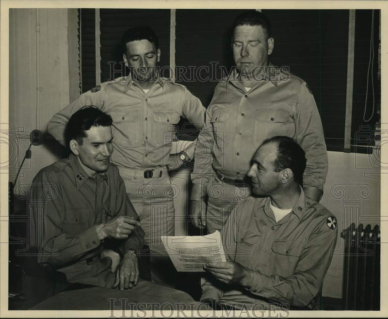 Load image into Gallery viewer, 1953 Press Photo Officers served with 155th Transportation Port Company in Korea
