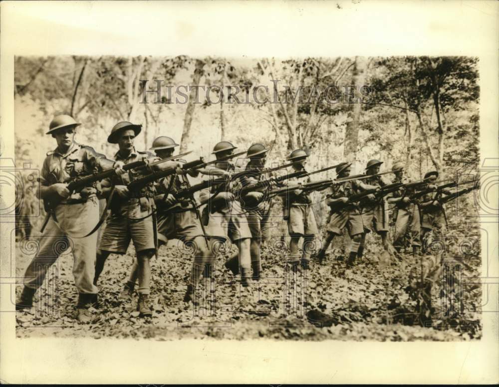 1941 Press Photo Australian Infantrymen Charge through Rubber Plantation, Malaya- Historic Images