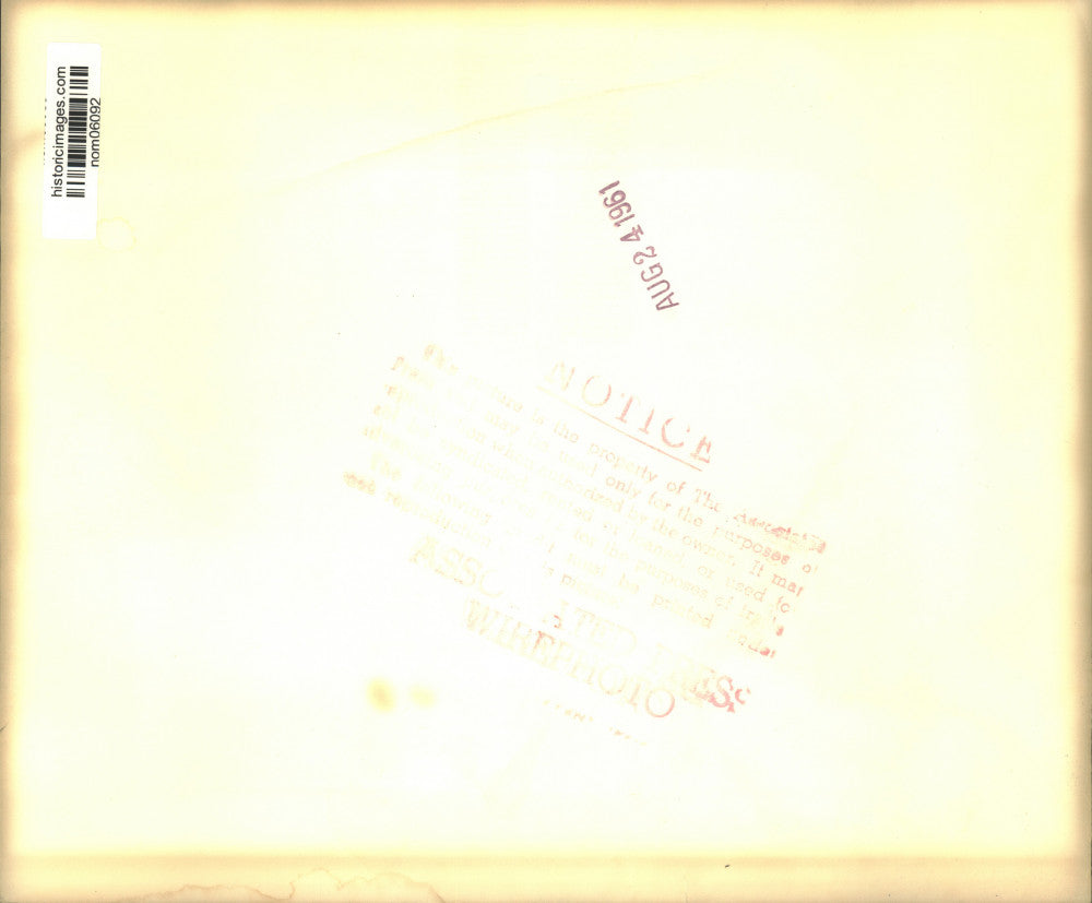 1961 Press Photo American infantrymen stand in group near border in Berlin