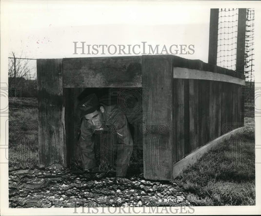 1962 Press Photo Soldier training at New Orleans Camp Leroy Johnson. - nom06239- Historic Images