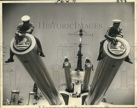 1960 Press Photo British Battleship HMS Vanguard has Tompions removed in England- Historic Images