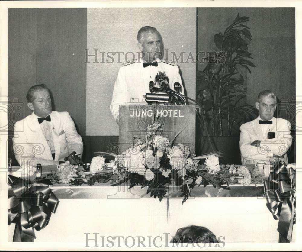 1968 Press Photo General William C. Westmoreland speaks at Jung Hotel