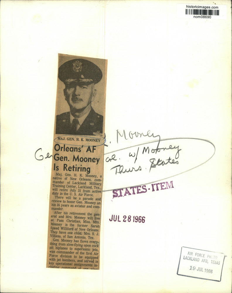 Load image into Gallery viewer, 1966 Press Photo Air Force Major General H.K. Mooney - nom08690

