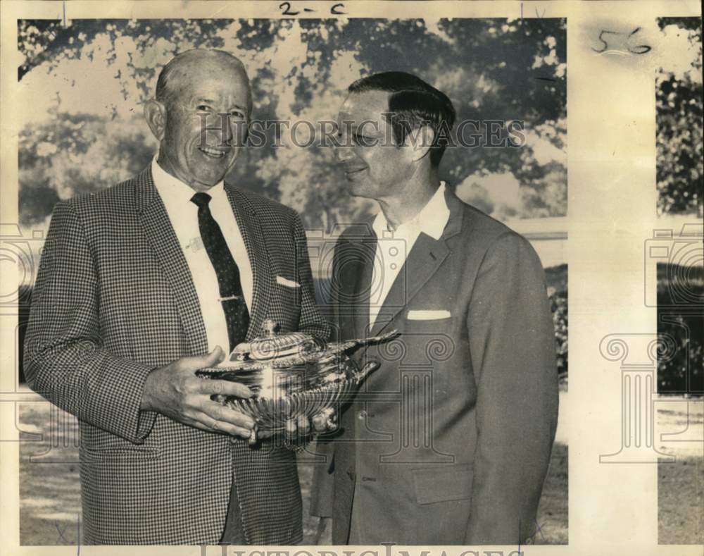 1968 Press Photo Captain J.K. McCue and Shepard Latter, Golf Tourney Finalists- Historic Images