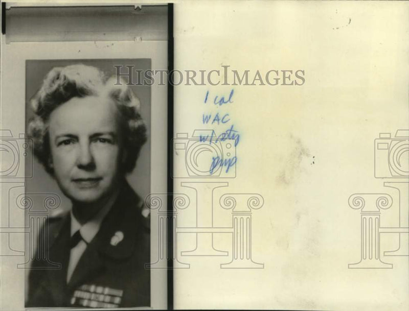 Load image into Gallery viewer, 1966 Press Photo Army Lieutenant Colonel Elizabeth Hoisington, Newton, Kansas
