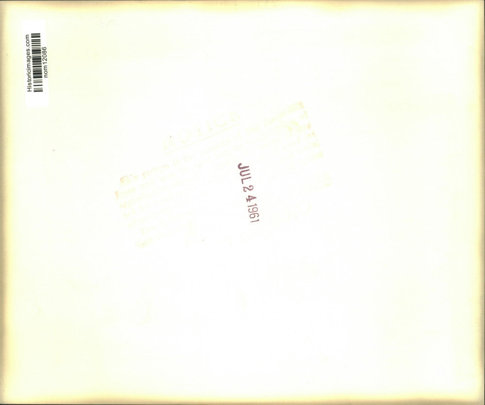 1961 Press Photo Tunisian Soldier Runs for Cover as French Planes Fly Overhead