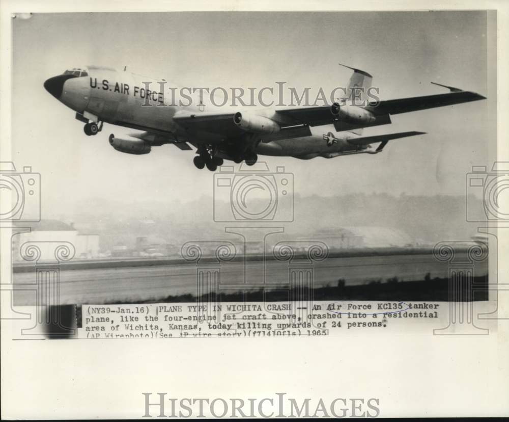 1965 Press Photo Air Force Tanker Plane Similar to Photo Crashes, Wichita- Historic Images