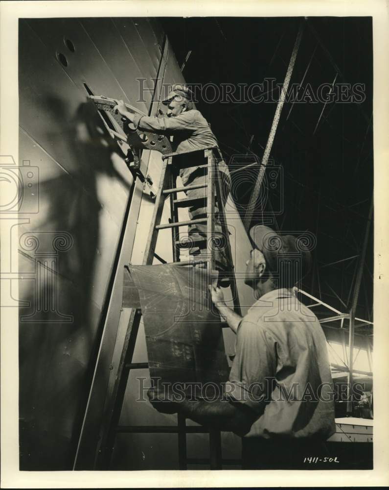 1950 Press Photo Oscar Karker and L.W. Beck, Goodyear Aircraft, Ohio - nom13372- Historic Images