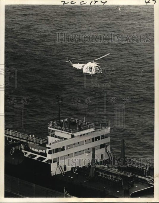 1968 Press Photo U.S. Coast Guard Rescues Man from Tanker Wilmington Getty- Historic Images