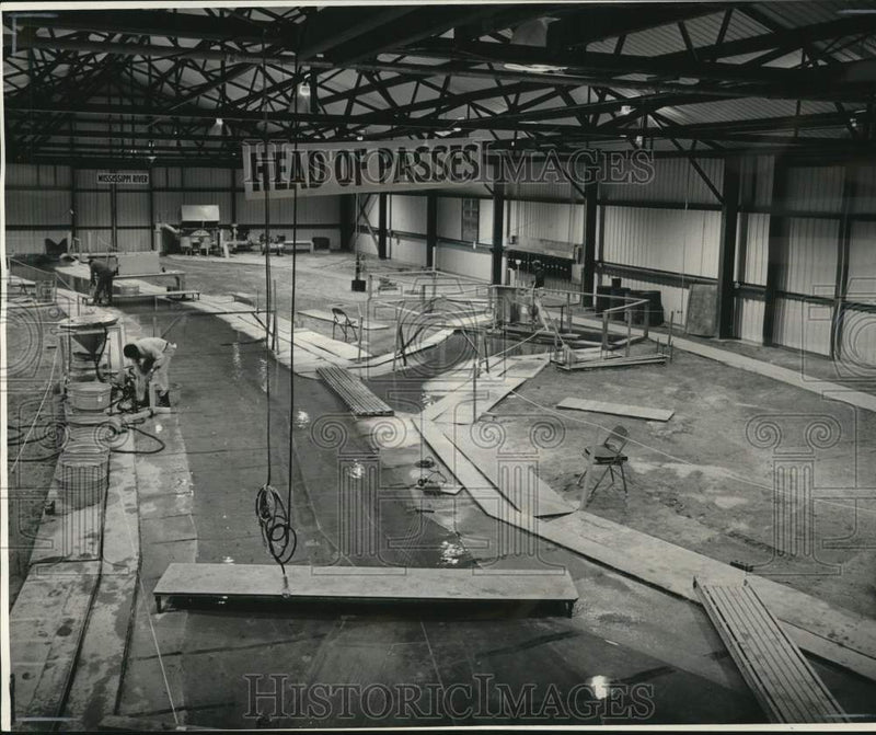 Load image into Gallery viewer, 1975 Press Photo Corps of Engineers' Model of Mississippi River Mouth
