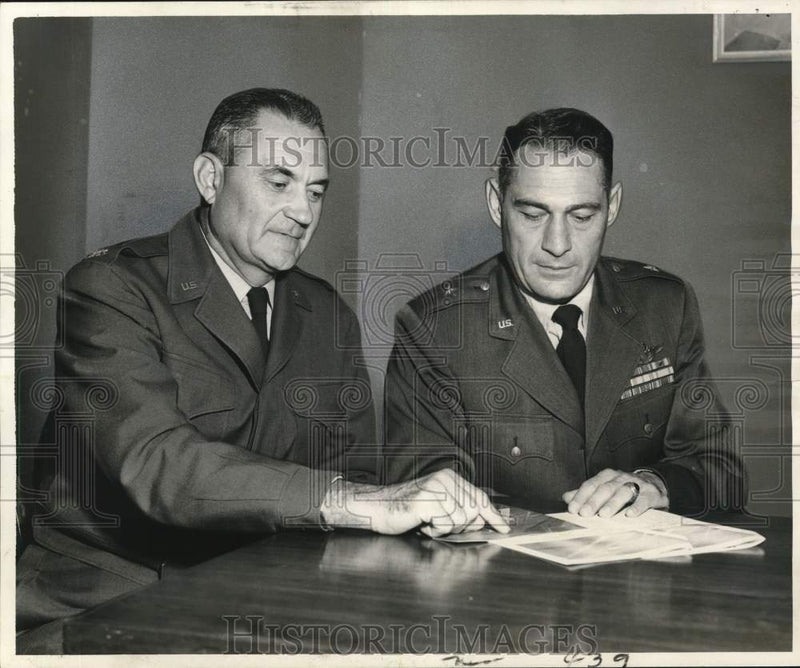 Load image into Gallery viewer, 1957 Press Photo Reserve Officials Talk Air Reserve Training Center Construction
