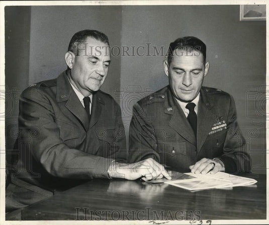 1957 Press Photo Reserve Officials Talk Air Reserve Training Center Construction