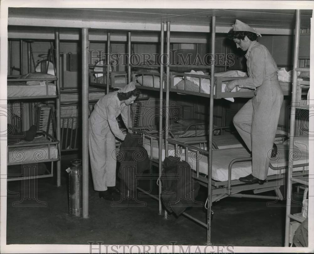 Press Photo Nurses work aboard the U.S. Army Hospital Ship Algonquin.