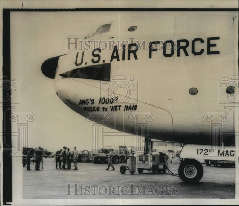 Load image into Gallery viewer, 1967 Press Photo Air Force C-124 Globemaster at Da Nang Airfield, Vietnam
