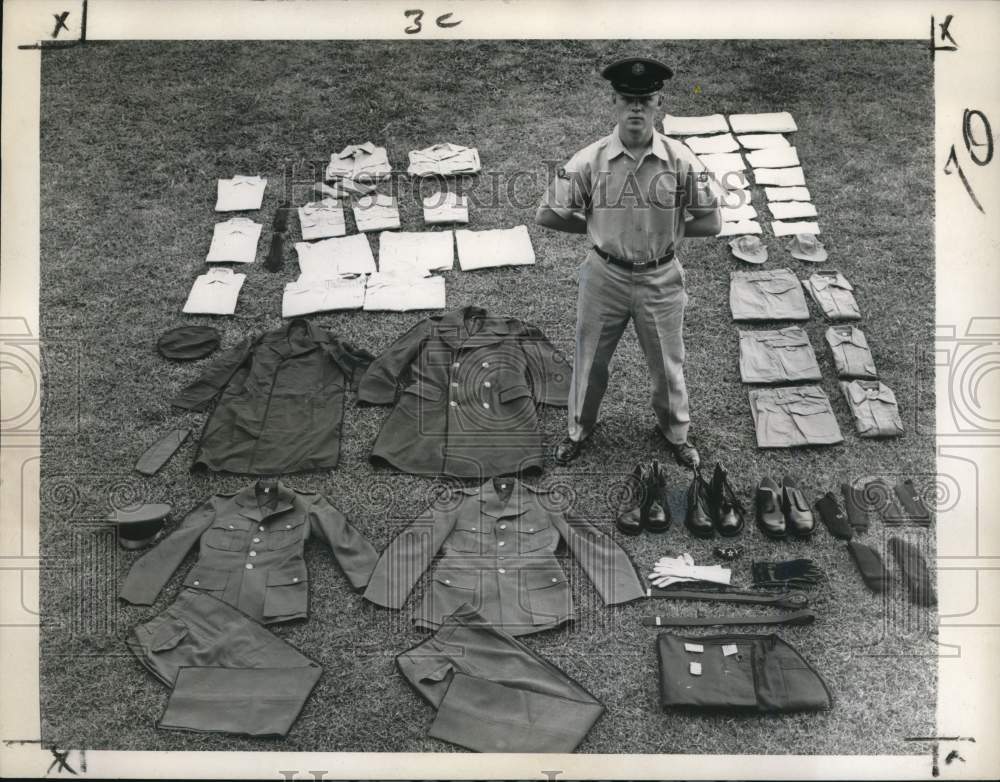 Press Photo Well dressed airman&#39;s wardrobe on display at Ohio, Air Force Base.- Historic Images