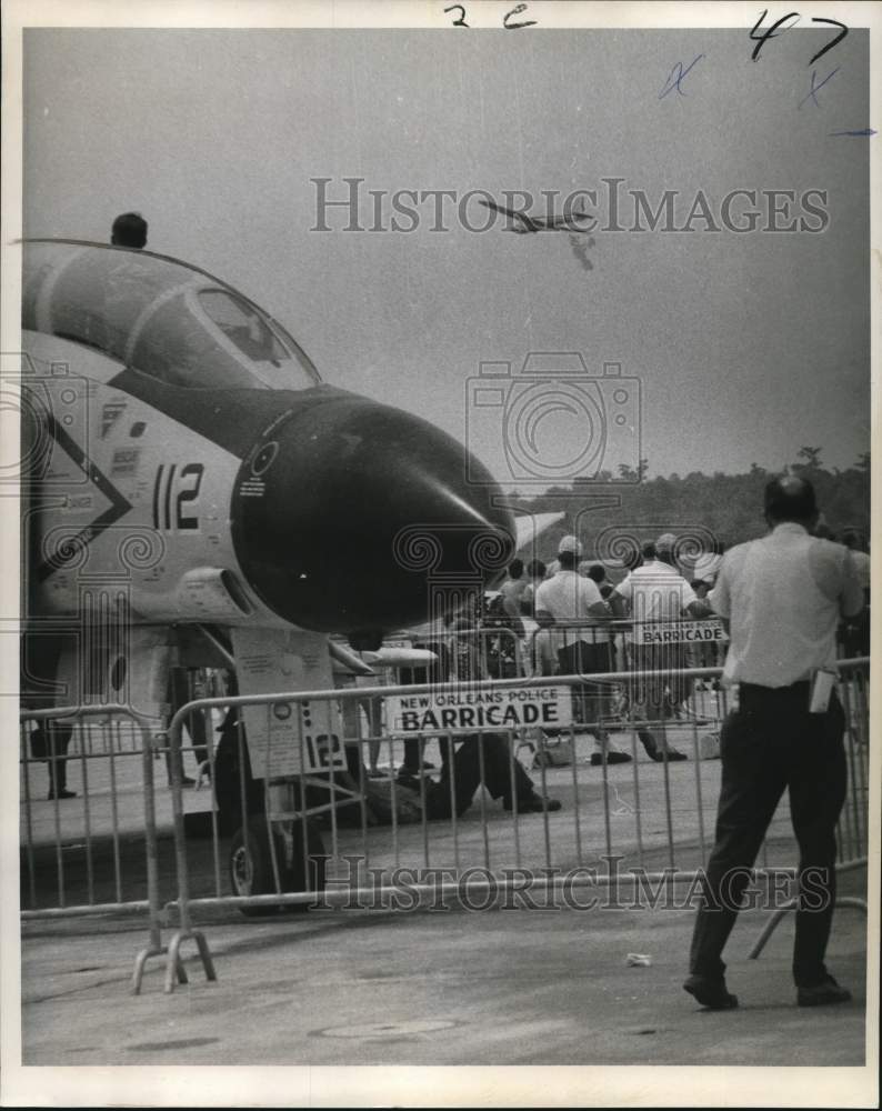 1969 Press Photo F-42L Jet, Trick Glider, Callender Field Air Show, New Orleans- Historic Images