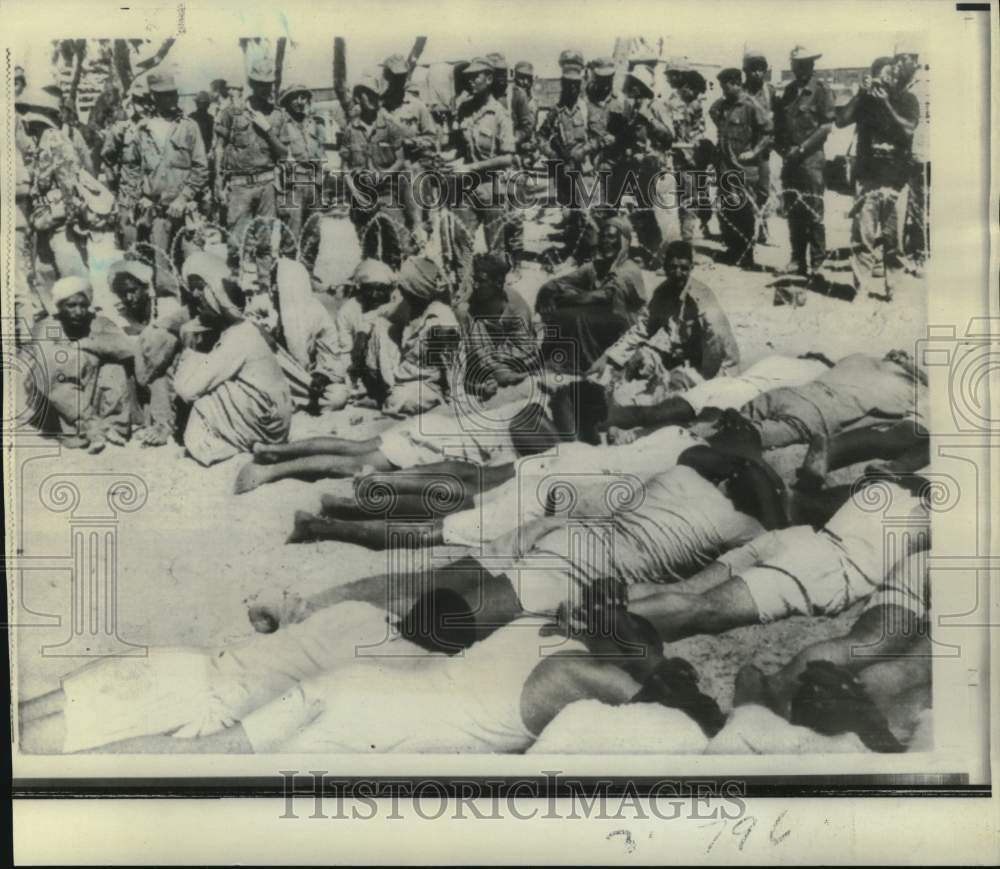 1967 Press Photo El Arish POW camp guarded by Israeli soldiers. - nom18719- Historic Images