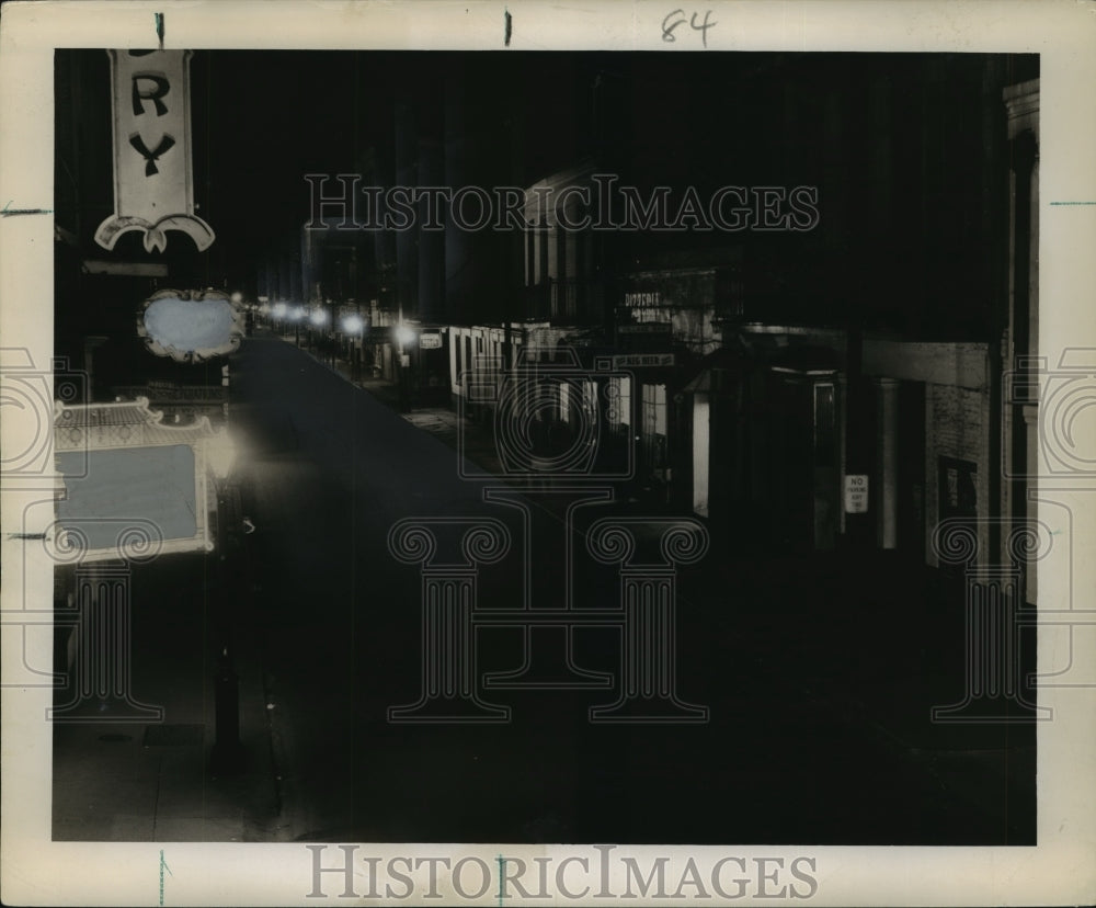 1950 Press Photo Club owners on Bourbon St. observed lights out on Good Friday