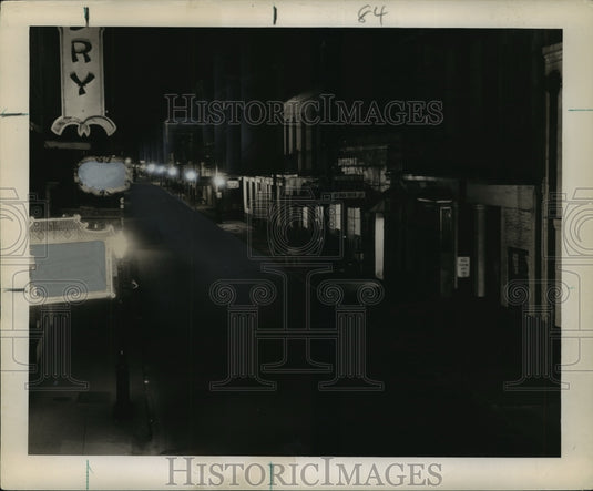 1950 Press Photo Club owners on Bourbon St. observed lights out on Good Friday