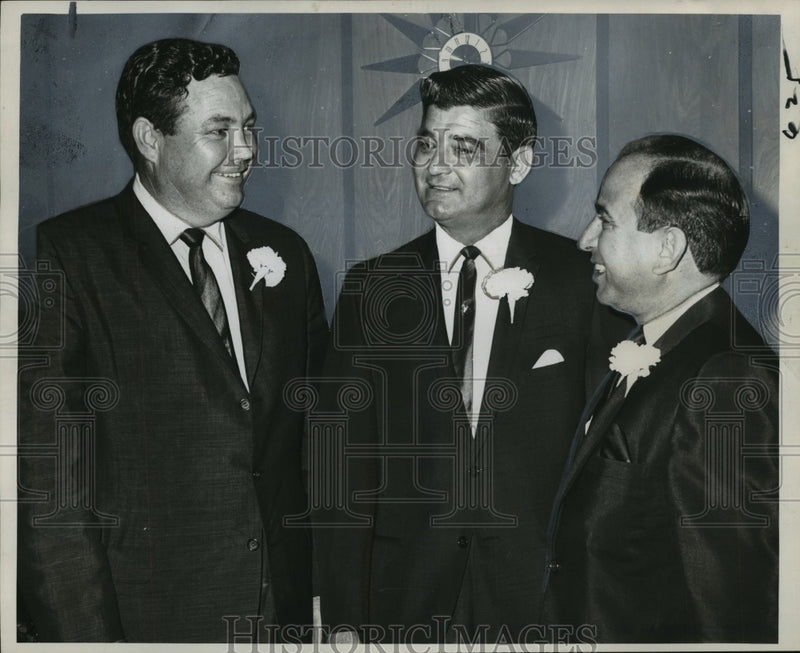Load image into Gallery viewer, 1966 Press Photo Judge John Boutall &amp; others at inaugural ceremonies in Kenner
