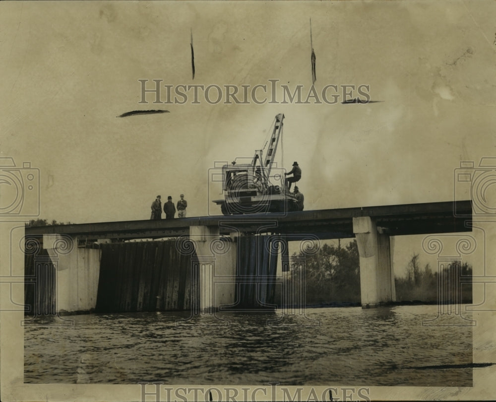 1937 Press Photo Sections of spillway weir to receive Mississippi flood waters