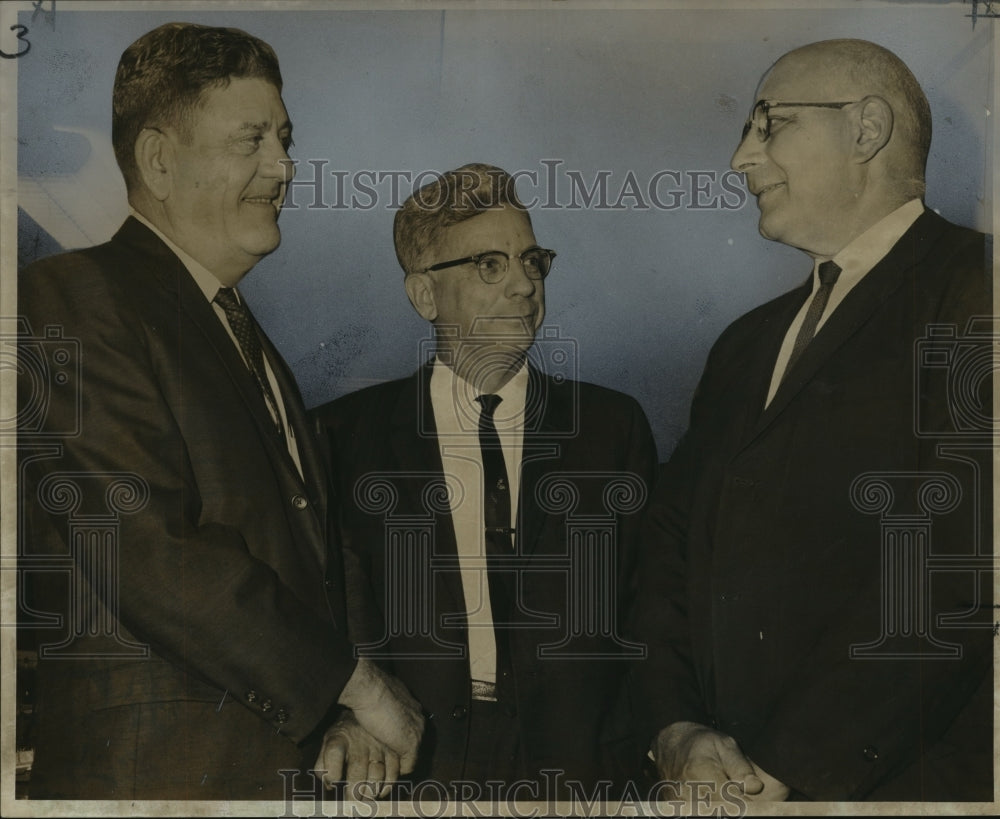 1966 Press Photo Senator Garland Bonin and other delegates - noo00220