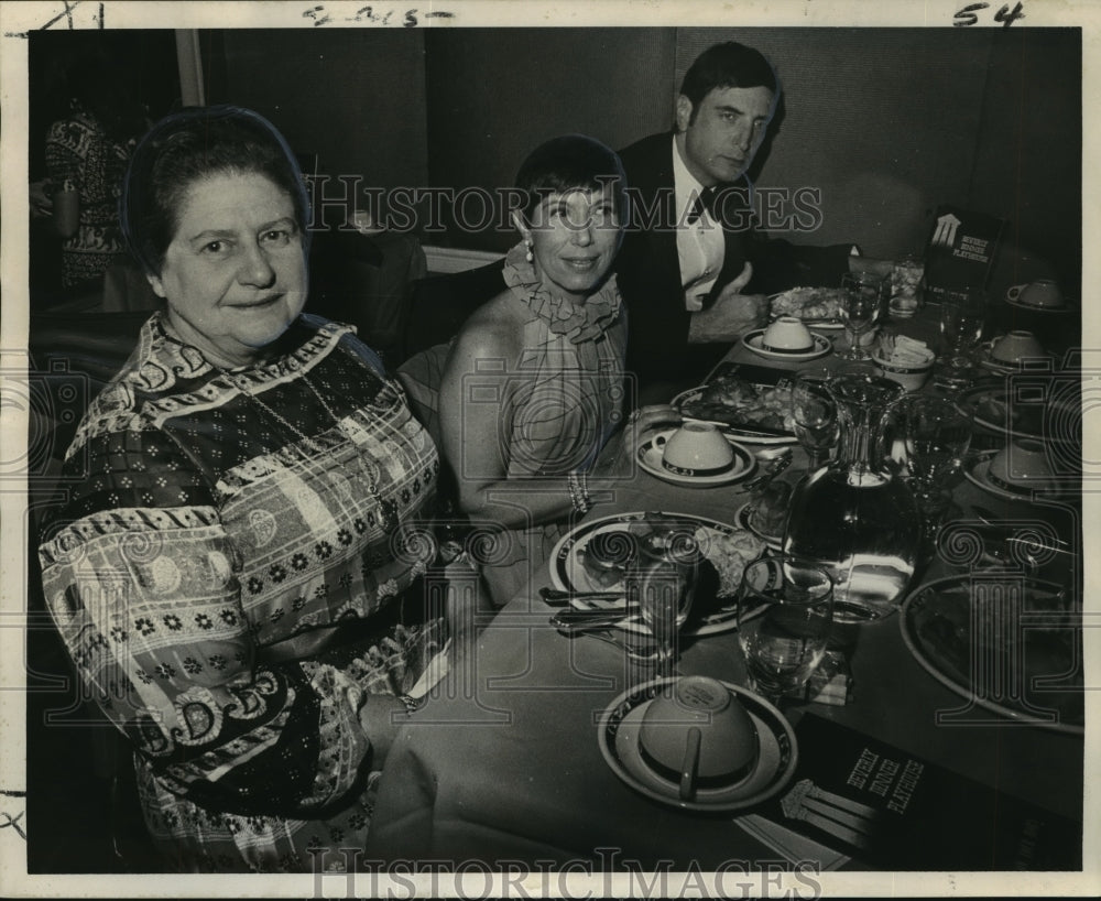 1972 Press Photo Benefit for Repertory Theater participants at Beverly Playhouse