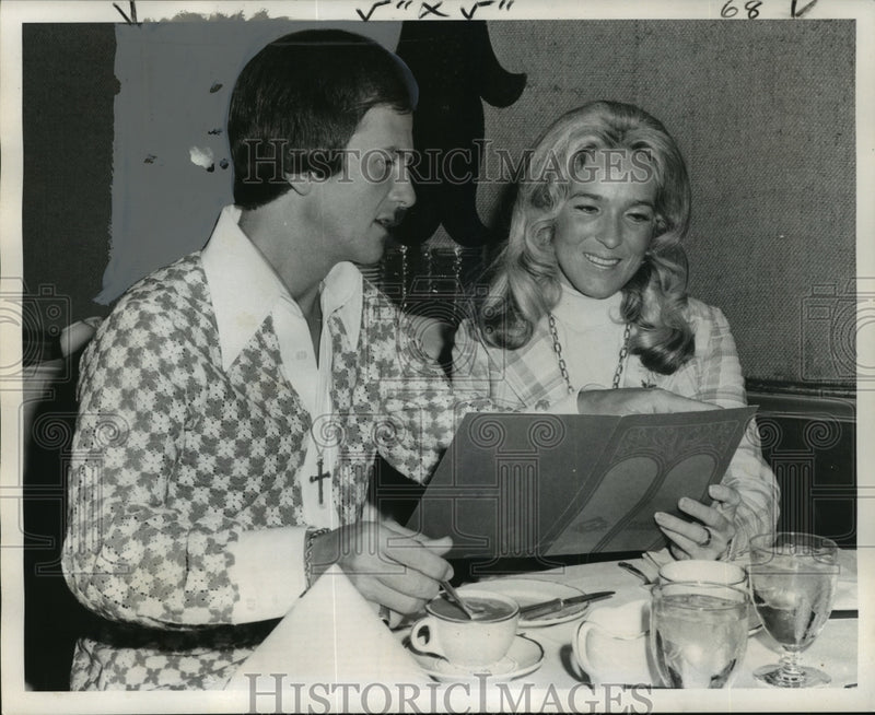 Load image into Gallery viewer, 1973 Press Photo Pat and Shirley Boone to appear at the Fairmont's Blue Room
