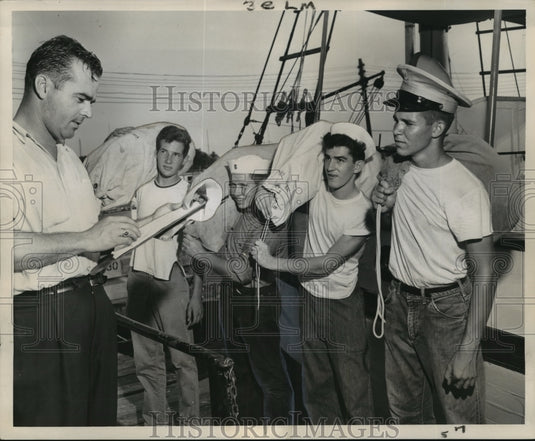 1960 Press Photo Sea Scouts board the "Sea Explorer" in preperation for a voyage
