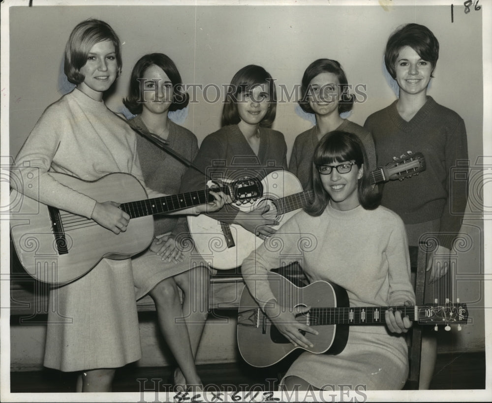 1966 Press Photo The sunset folk group from Archbishop Blenk High School- Historic Images