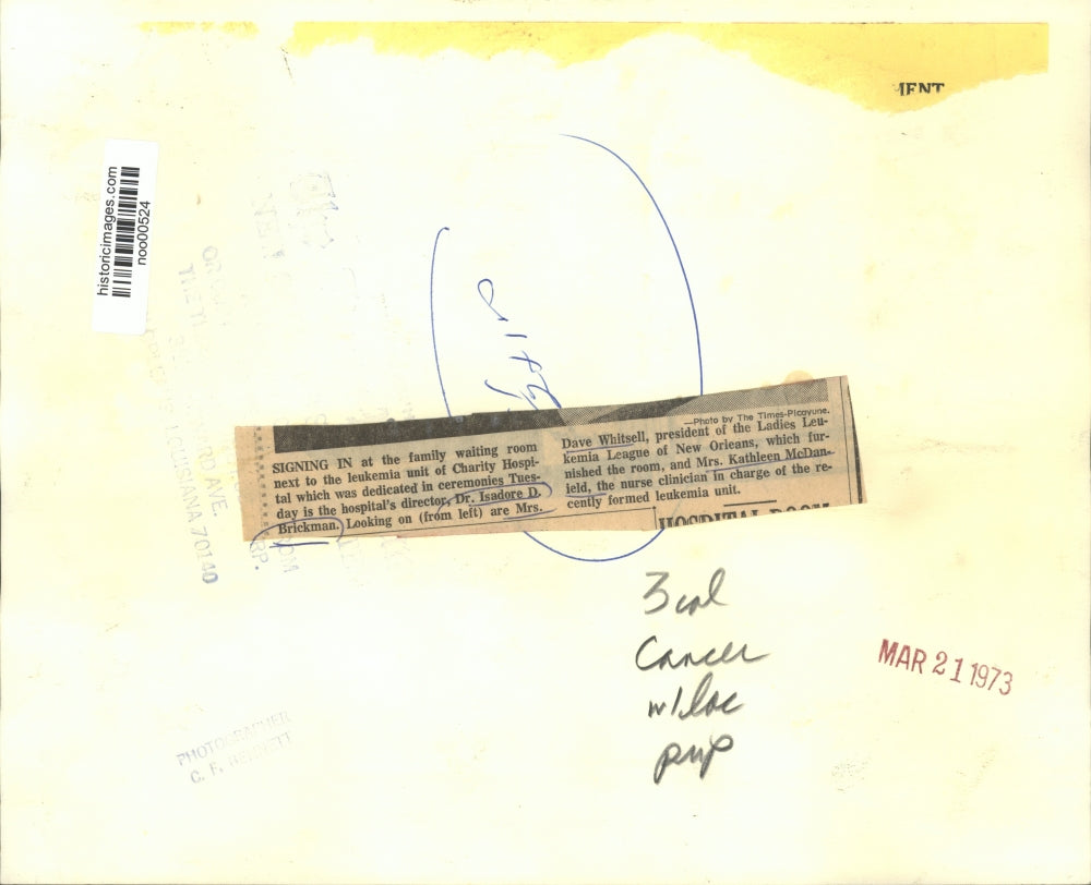 1973 Press Photo Doctor, Nurse, & Other at Charity Hospital Leukemia Unit