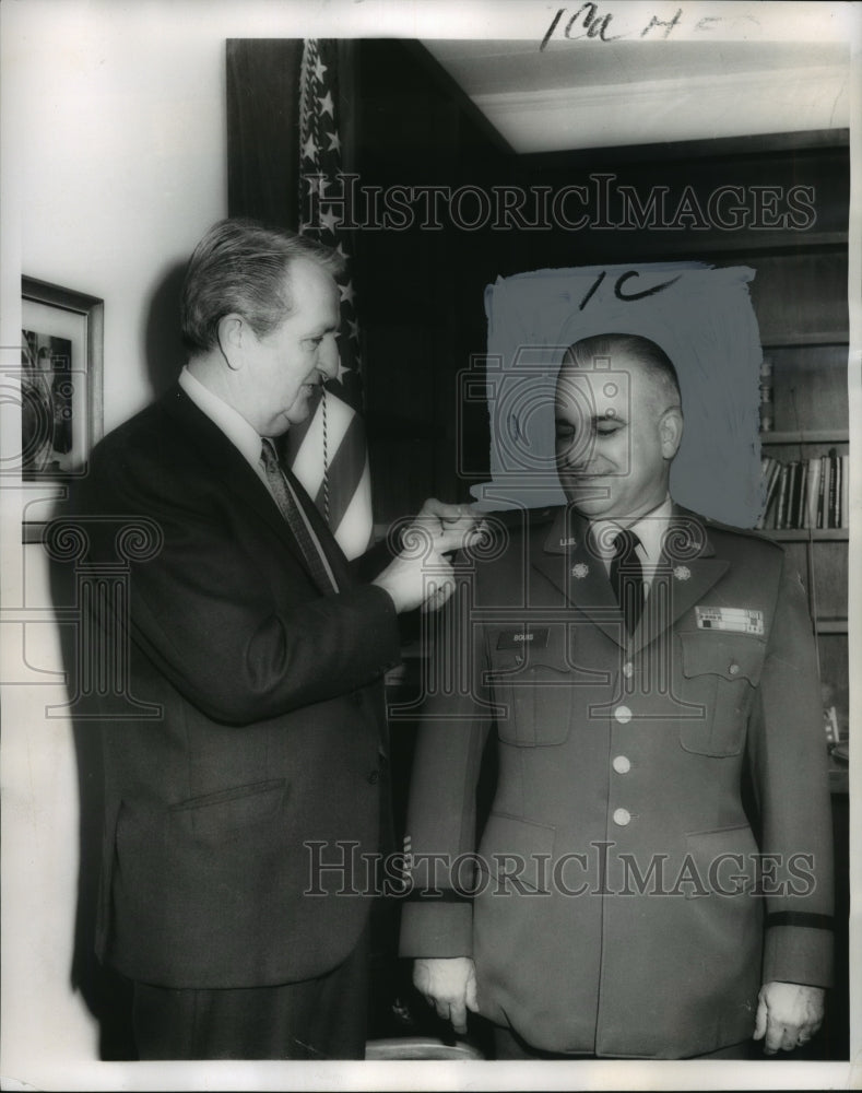 1969 Press Photo General Wade With Colonel Pierre Bouis - noo00763