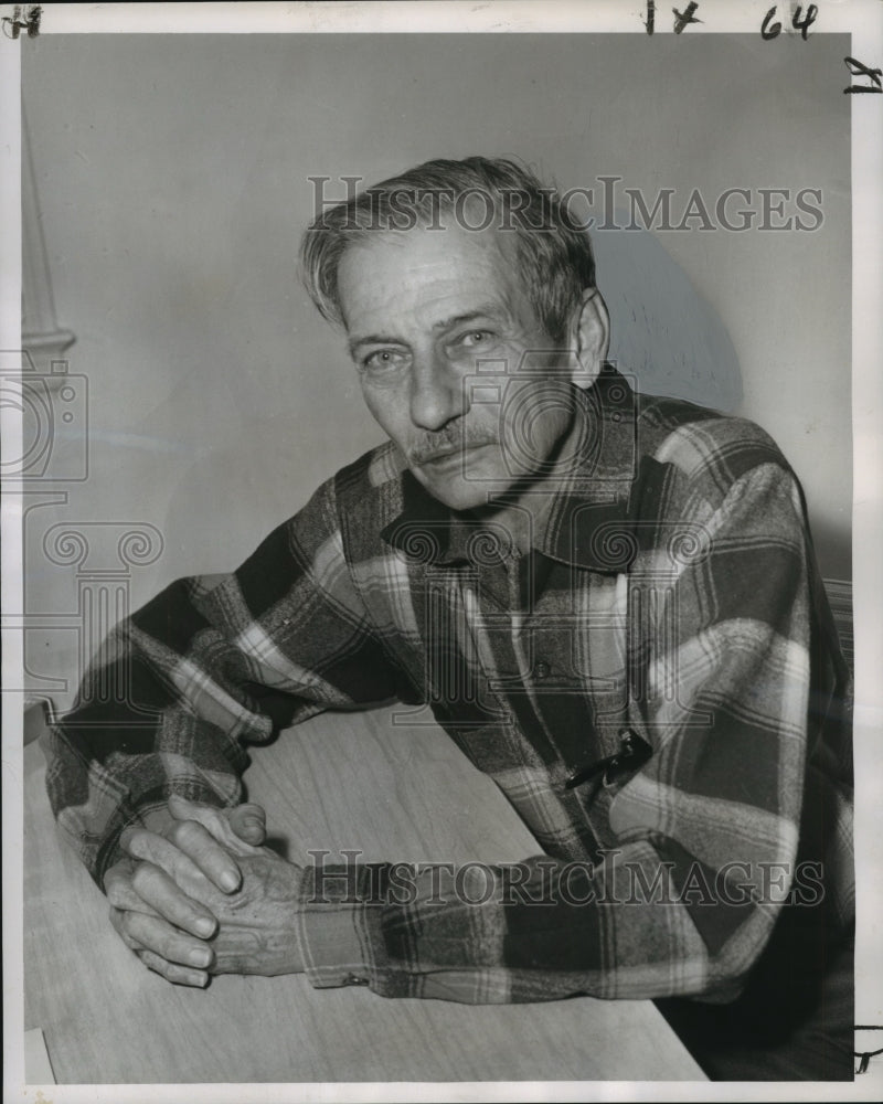 Load image into Gallery viewer, 1963 Press Photo Refugee Robertson Bosch from Havana arrived in New Orleans
