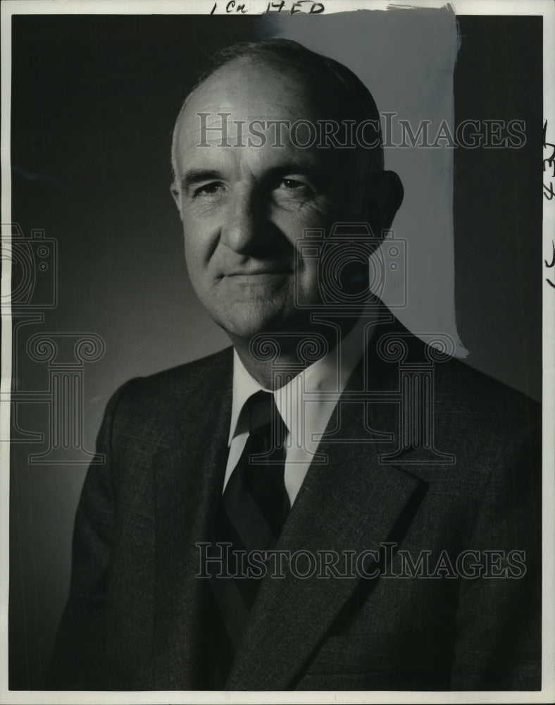 1974 Press Photo Assistant Secretary of Navy Jack L. Bowers- Historic Images