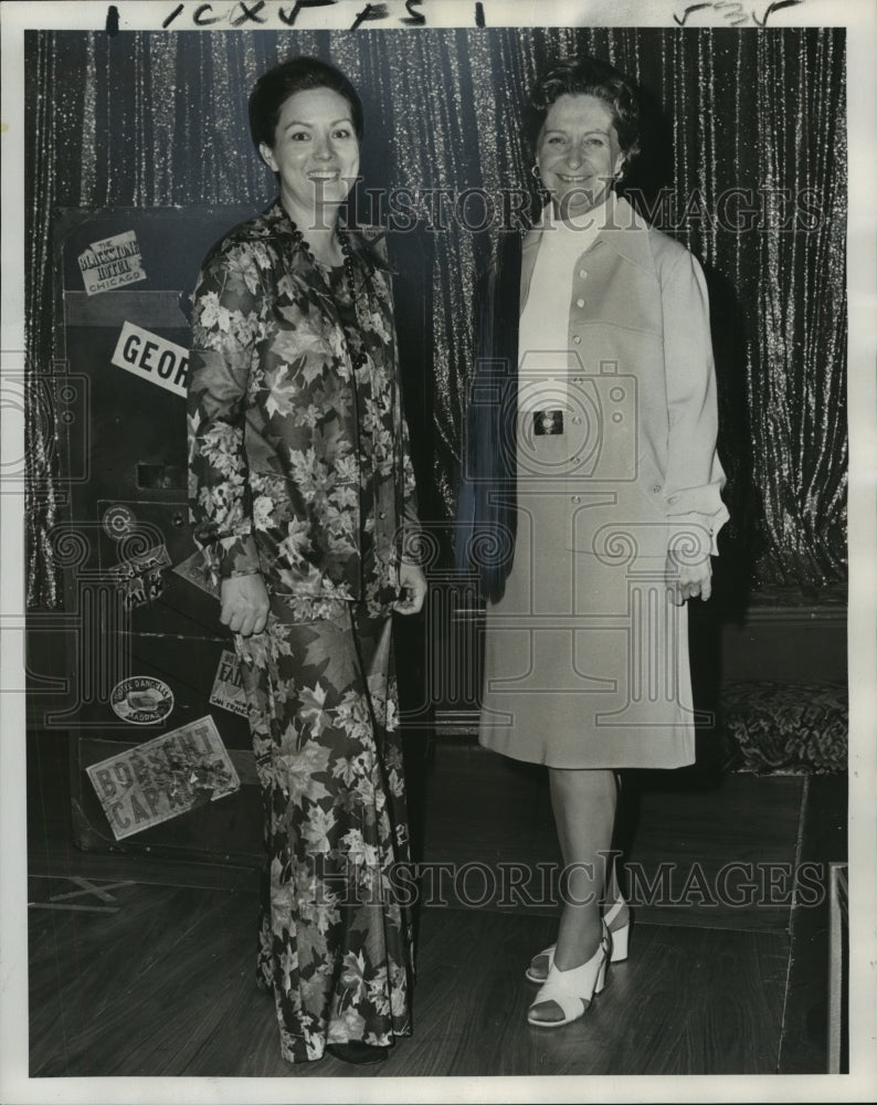 1974 Press Photo Mrs. Ralph Bourgeois &amp; Other in Fashion Show - noo00962