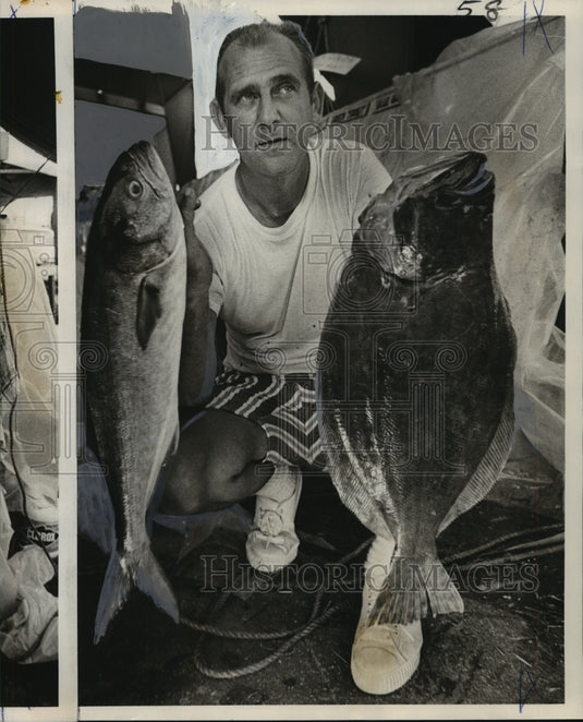 1972 Press Photo James Blackledge holds double catch a flounder and blue fish- Historic Images
